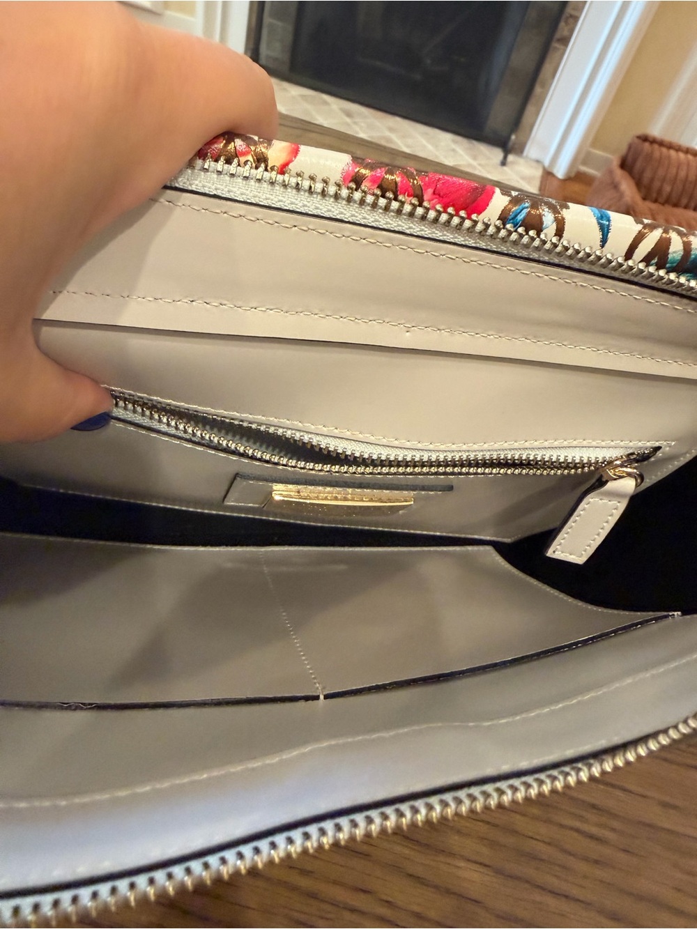 Valentino Floral Logo Shoulder Bag in Cream - Picture 3 of 8